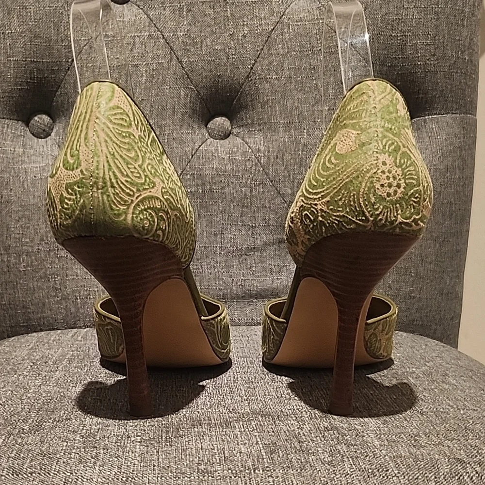 Bandolino Olive Green Pointed-Toe D'Orsay Heels - Picture 4 of 7